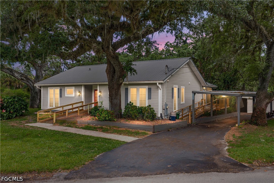 975  Caloosa Estates Drive