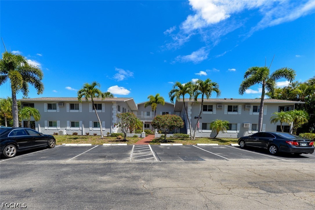 8141 Country Road, Apt 203