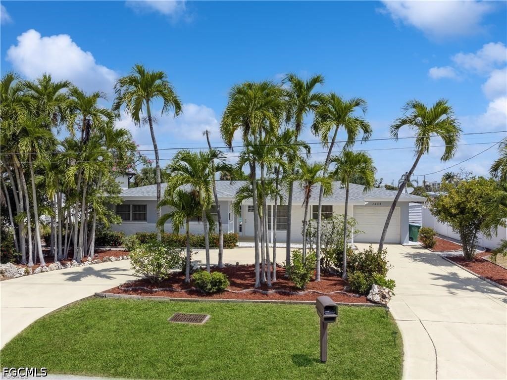 1453  Venetian Court