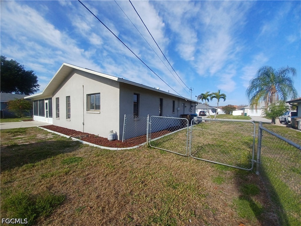 3305 SW 7th Place