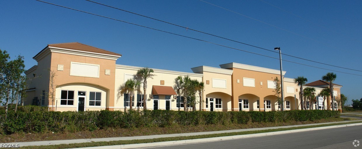 829 NE Pine Island Lane, Apt 900