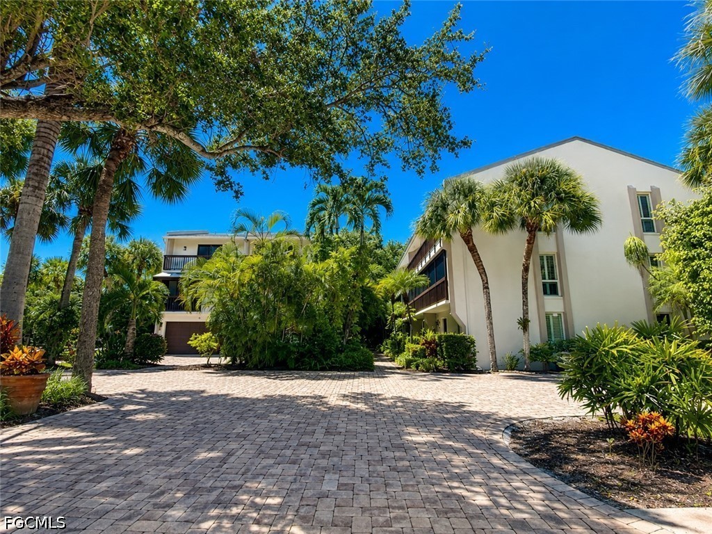995  9th Avenue, Apt 4