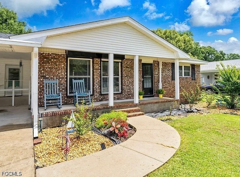141 NW Rainbow Drive