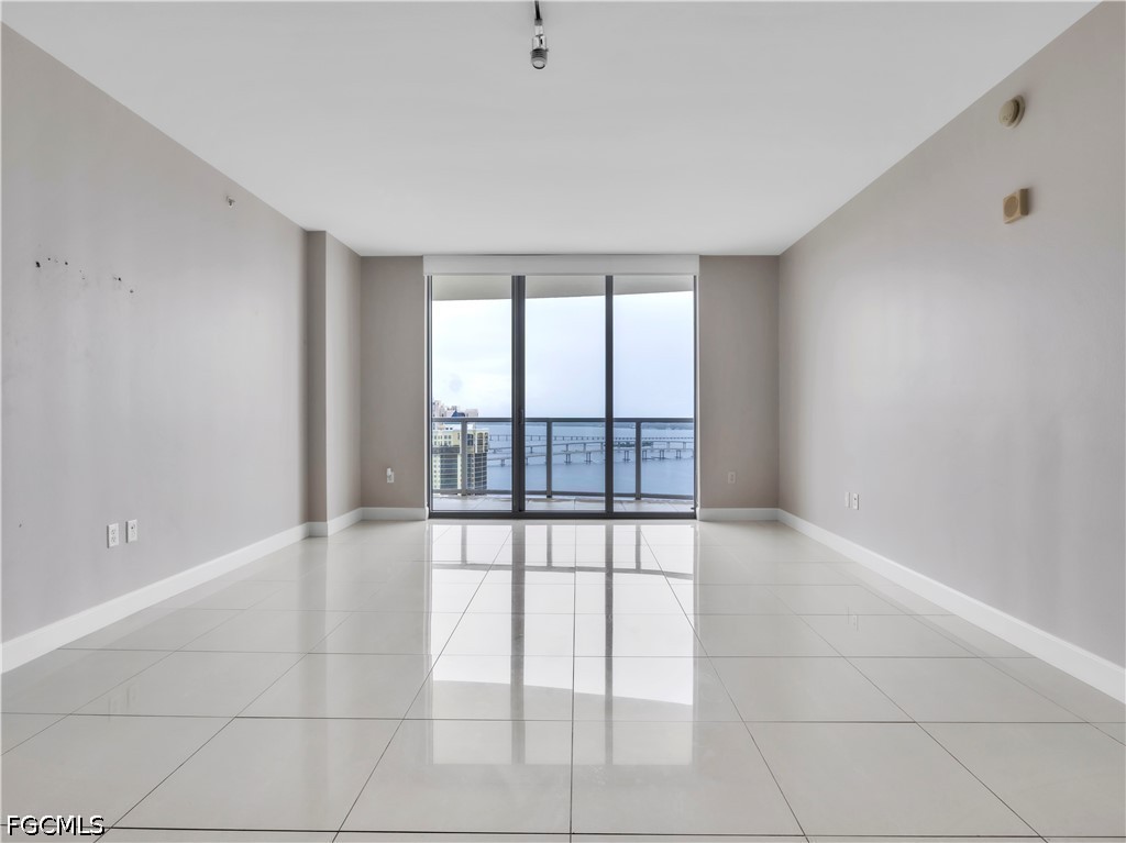 3000  Oasis Grand Boulevard, Apt 2905