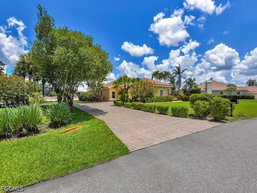 15420  Greenock Lane