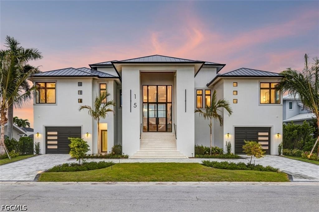 15 Bayview Boulevard