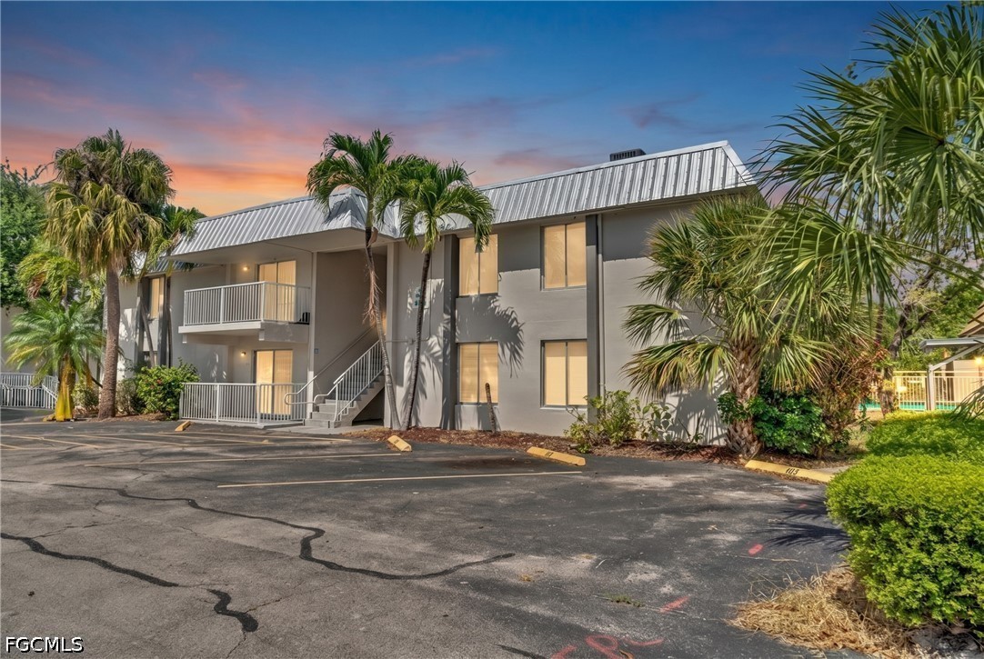1830  Maravilla Avenue, Apt 806