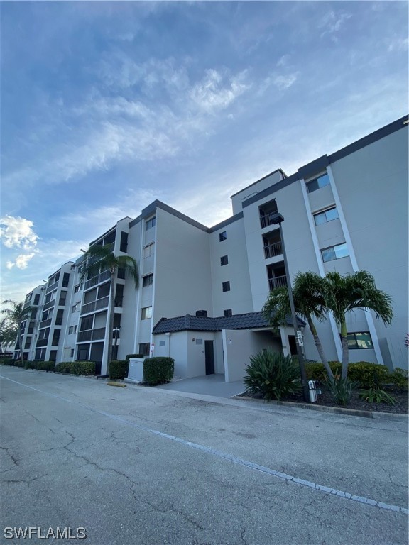 2121  Collier Avenue, Apt 210