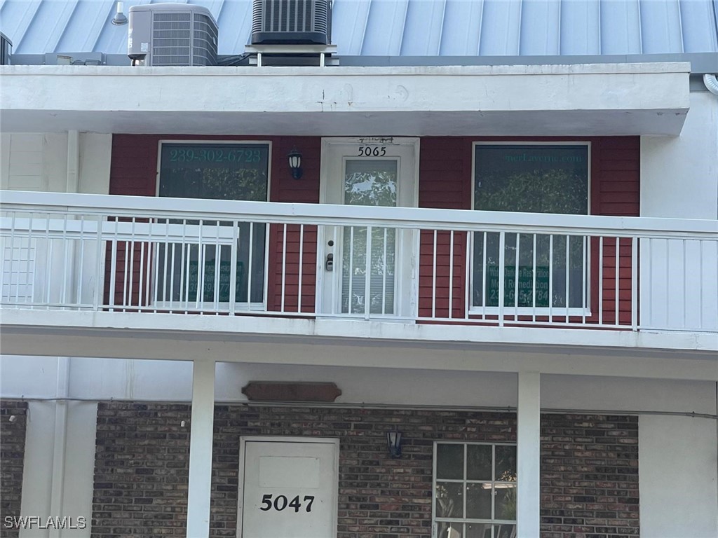 5065  Tamiami Trail, Apt D4