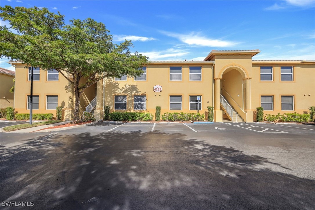 4125  Bellasol Circle, Apt 221