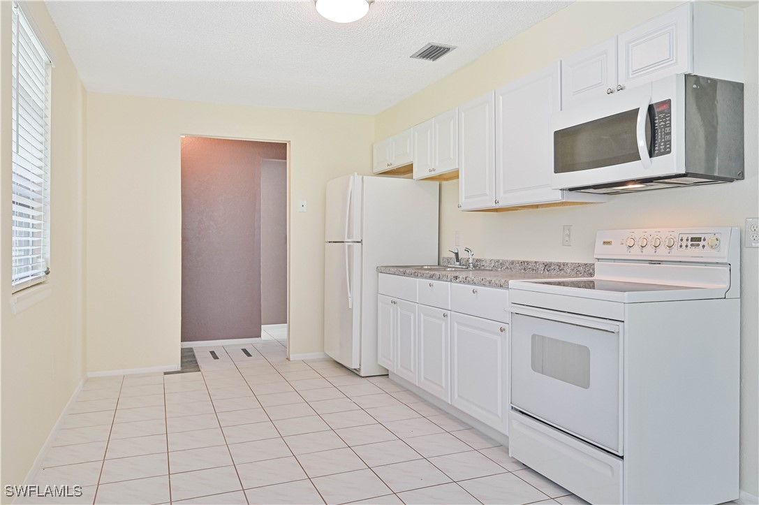 4417/4421  Ruthann Court