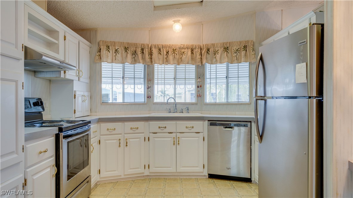 212  Rainbow Drive