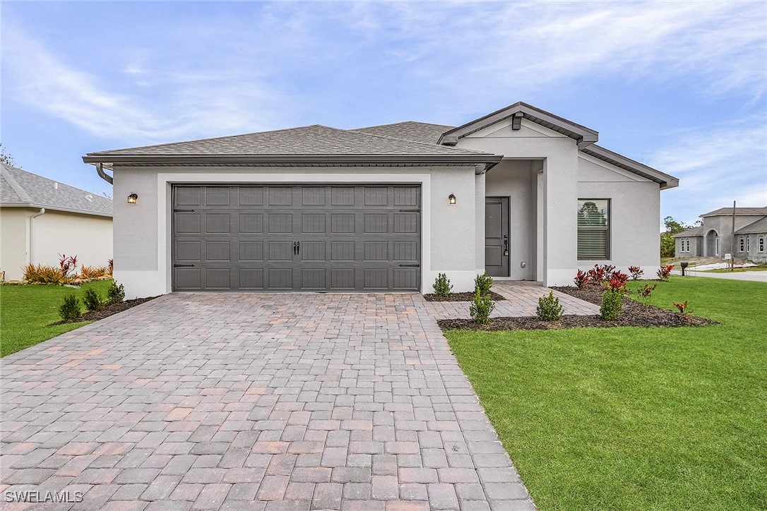 827  Rue Labeau Circle