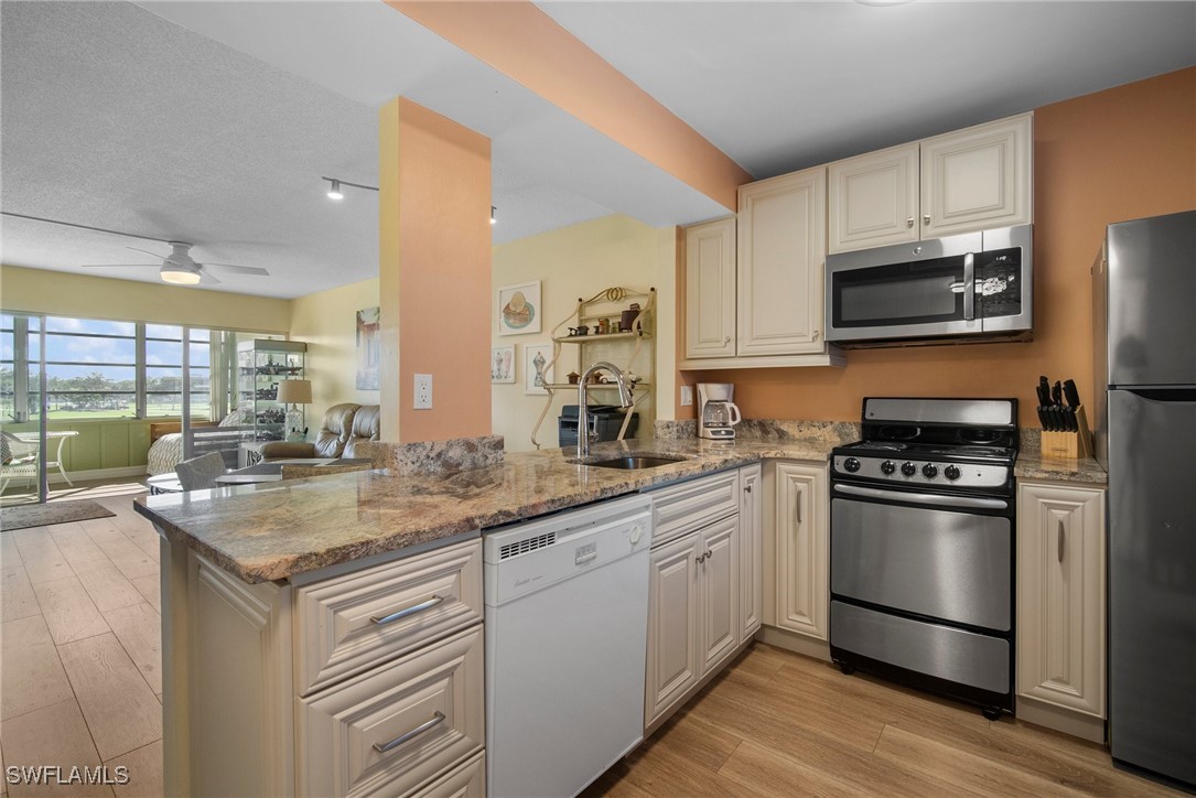 1724  Pine Valley Drive, Apt 209
