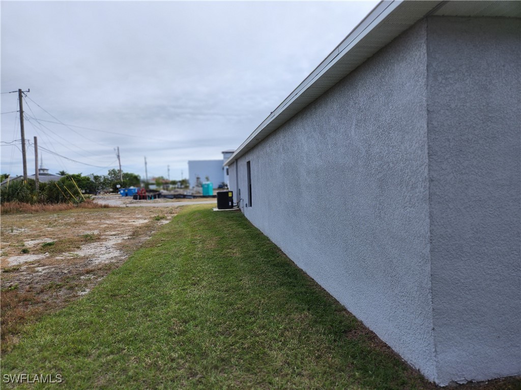 747/749 SW 9th Street