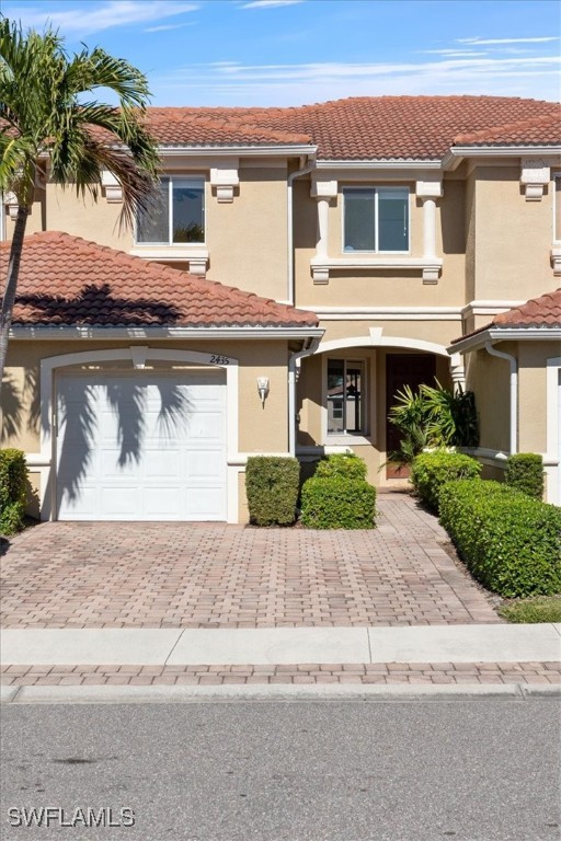 2435  Laurentina Lane
