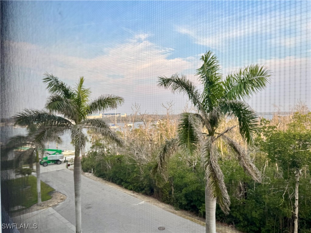 345  Mango Street, Apt 404