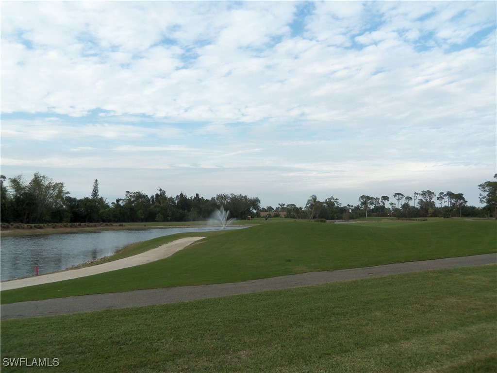 5565  Trailwinds Drive, Apt 216