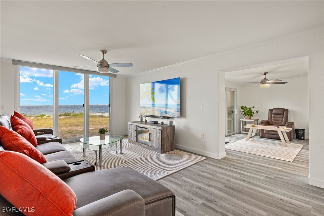 200  Periwinkle Way, Apt 124