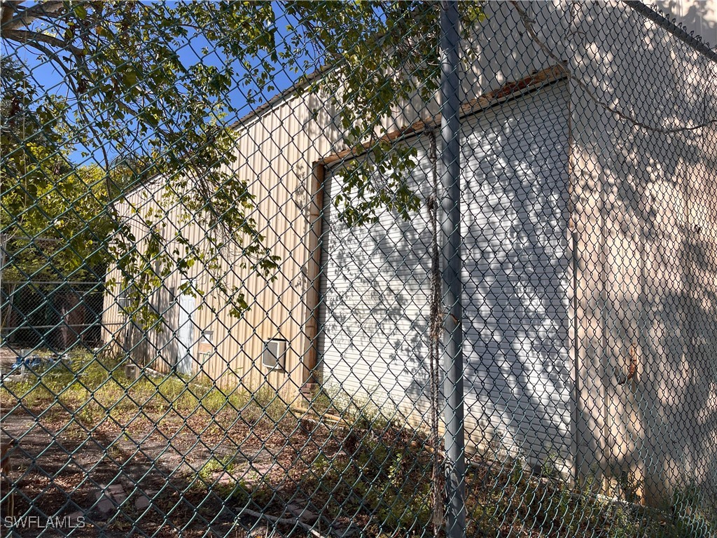 2719 N Tamiami Trail