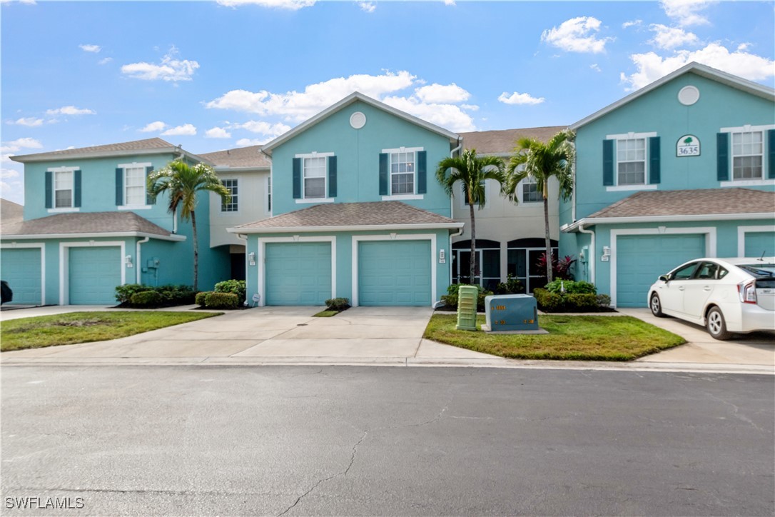 3635  Pine Oak Circle, Apt 104