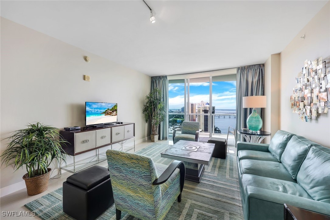 3000  Oasis Grand Boulevard, Apt 2402