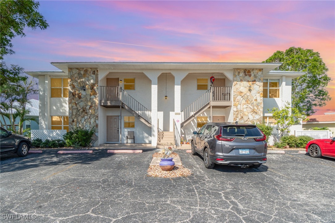 2700  Magdalina Drive, Apt 2B