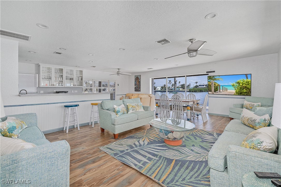 4741/4743  Pine Island Road