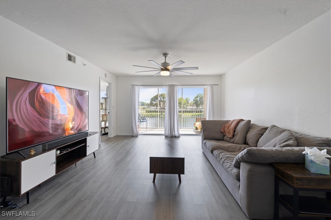 9660  Victoria Lane, Apt A206