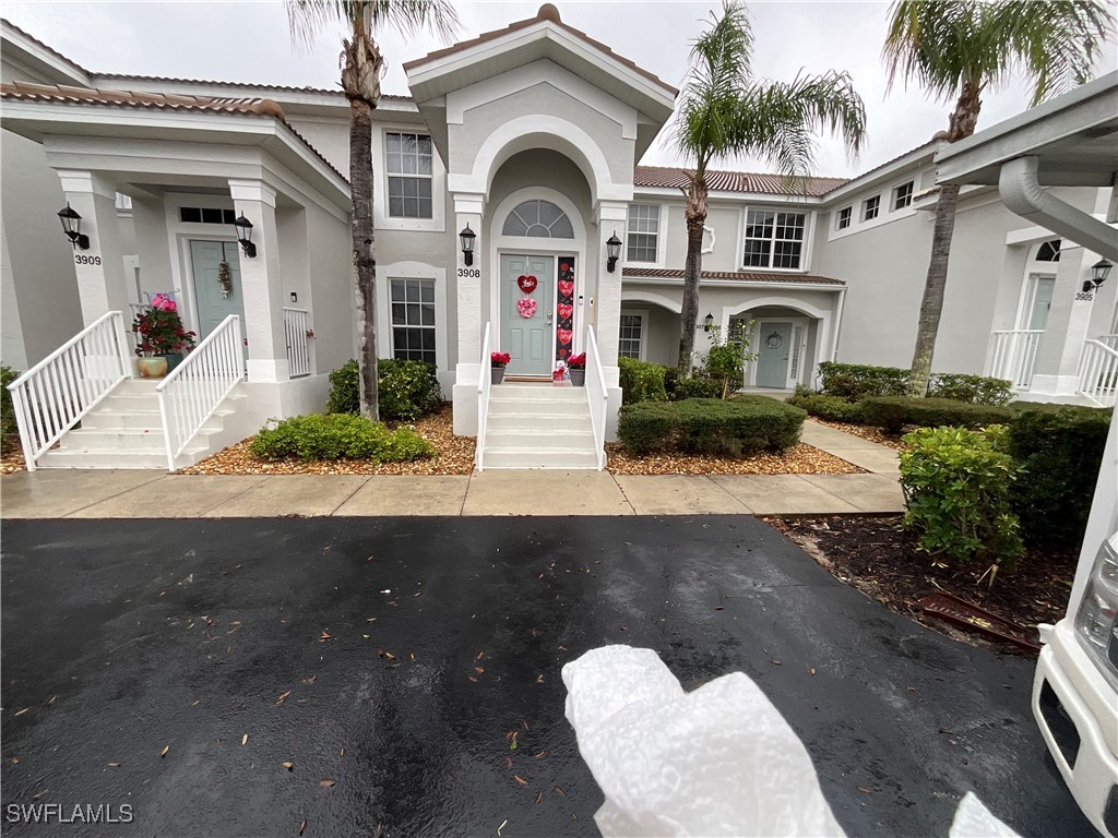 9611  Hemingway Lane, Apt 3907