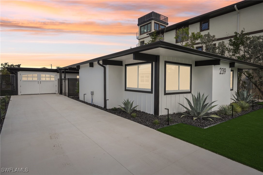 239  Curlew Street