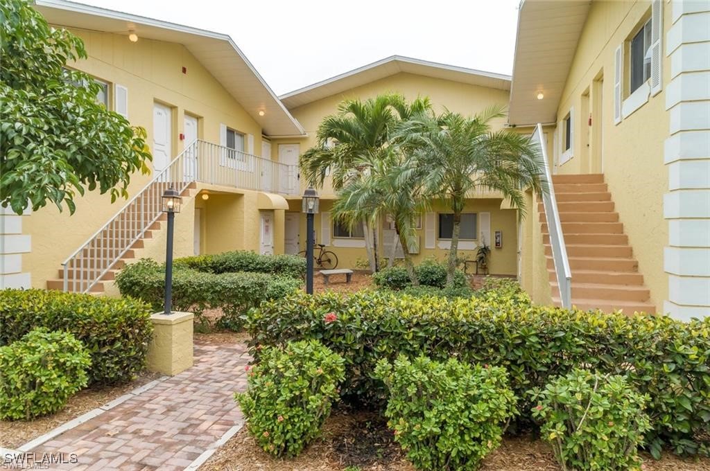 8135  Country Road, Apt 203
