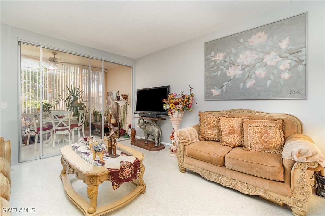 402 SE 42nd Terrace, Apt D 5