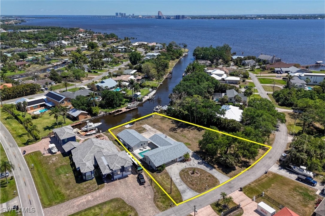 1888  Coral Circle