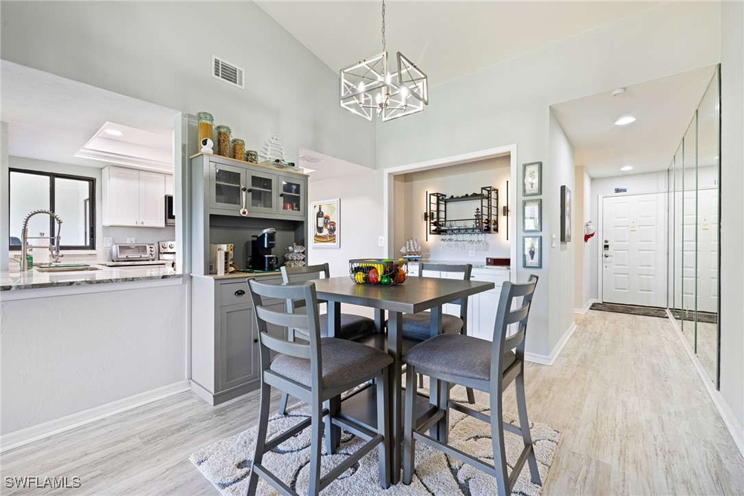 5805  Trailwinds Drive, Apt 326
