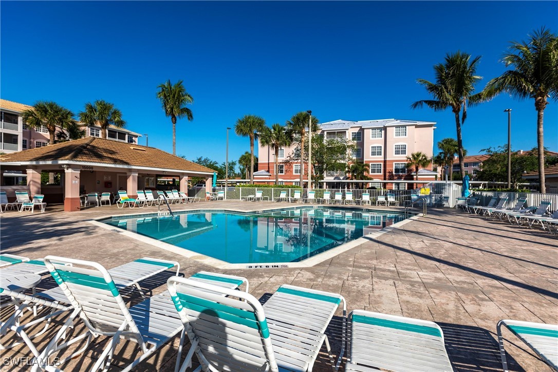 15901  Royal Pointe Lane, Apt 402
