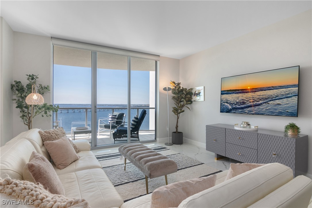 3000  Oasis Grand Boulevard, Apt 2107