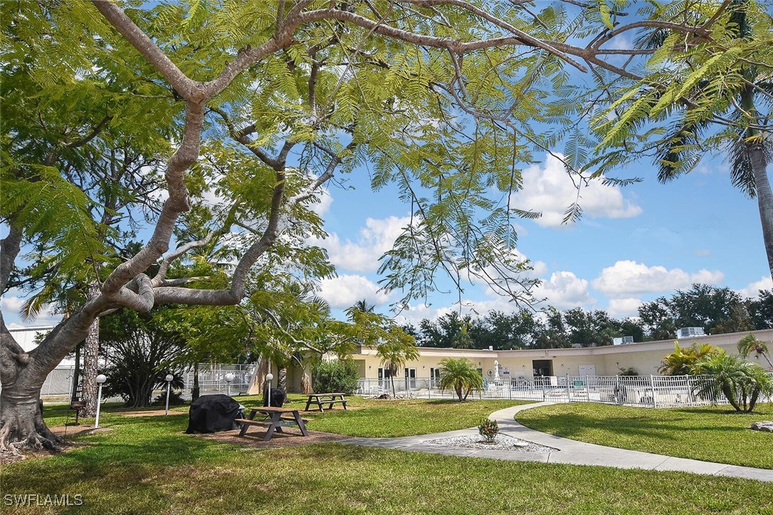 2079  Barkeley Lane, Apt 8