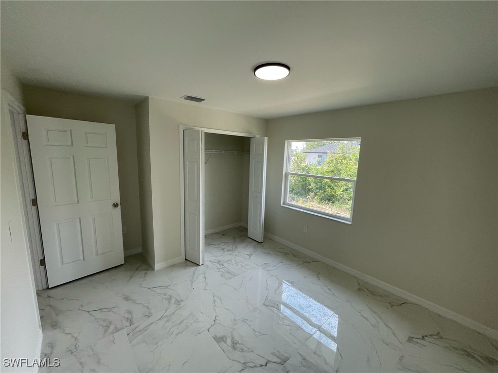 1111/1113  CIRCLE Drive