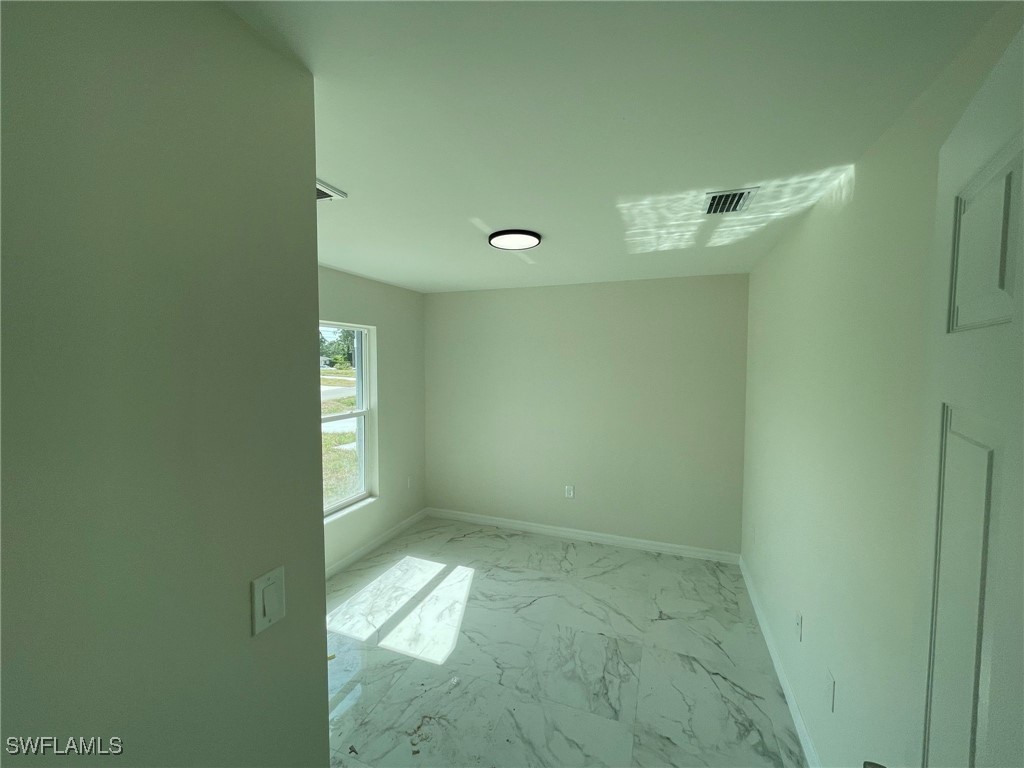 1111/1113  CIRCLE Drive