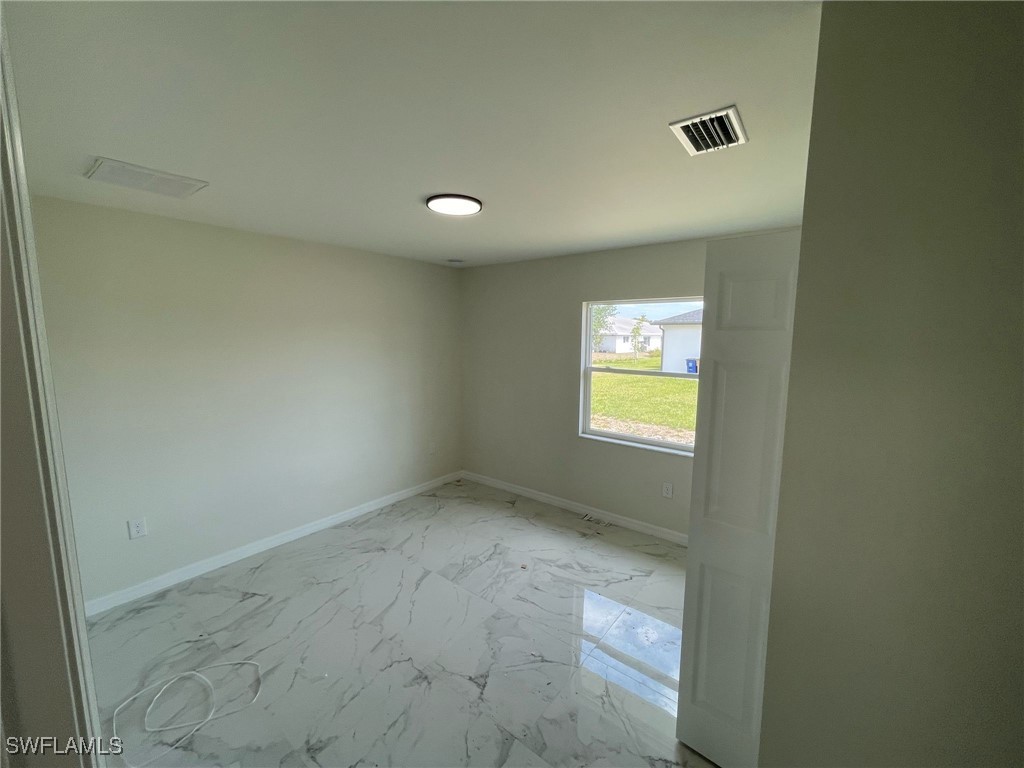 1111/1113  CIRCLE Drive
