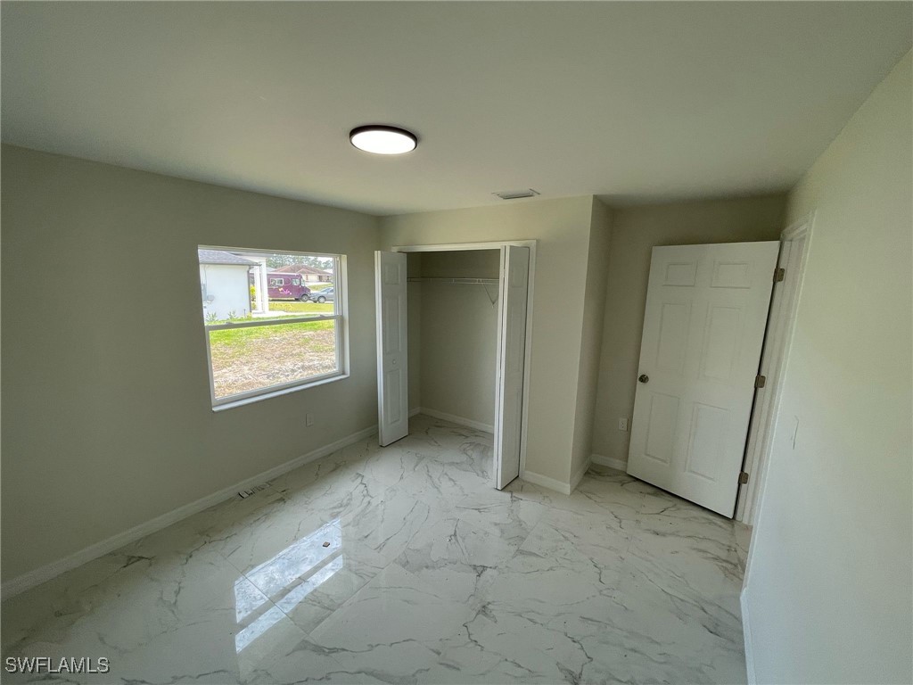 1111/1113  CIRCLE Drive
