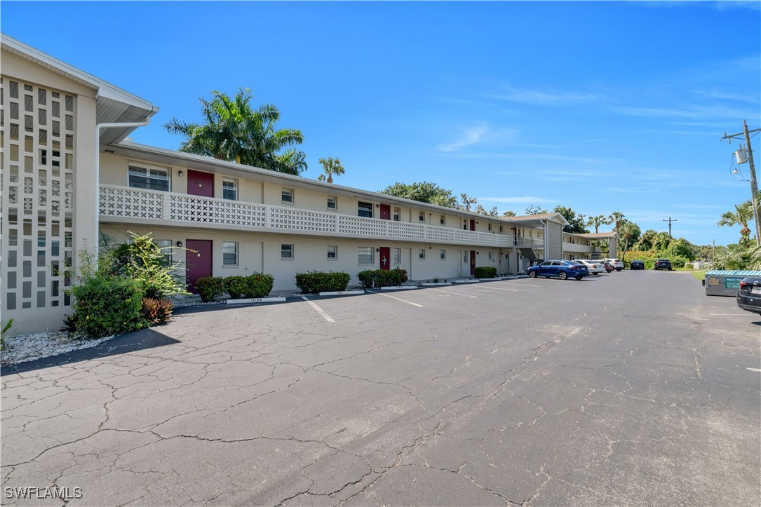 1015  Tropic Terrace