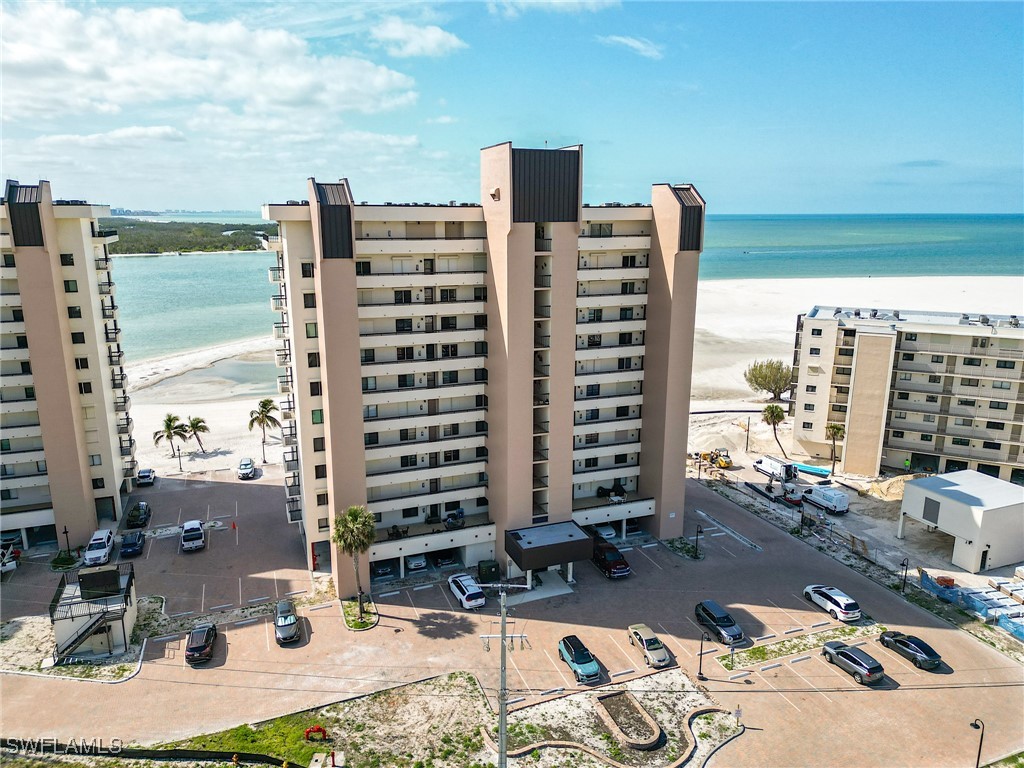 8400  Estero Boulevard, Apt 902