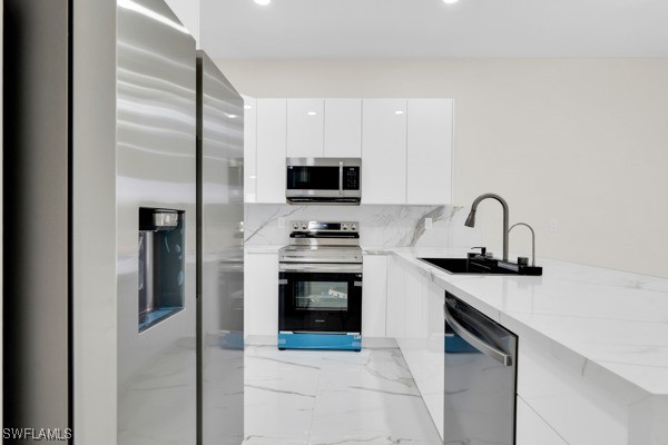 428/430  Petite Avenue