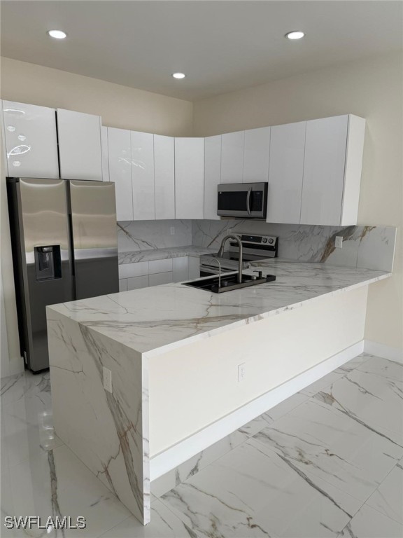 428/430  Petite Avenue