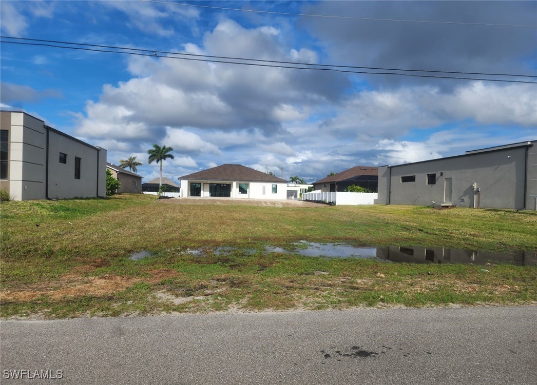 109 SW 37th Place