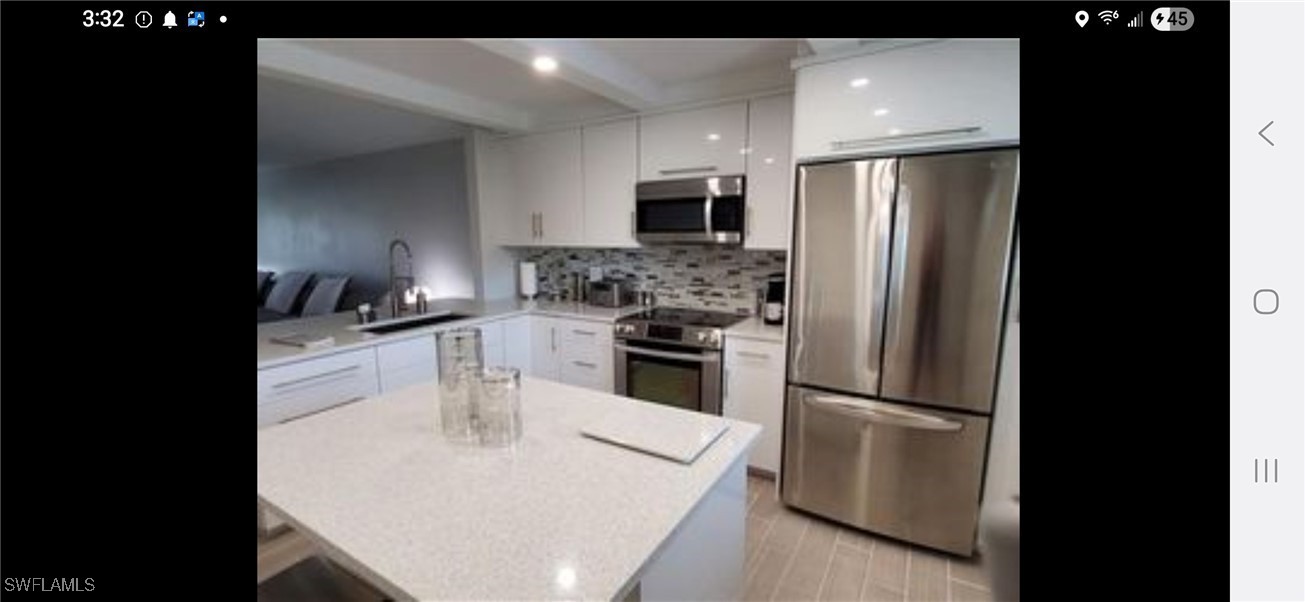 2111  Barkeley Lane, Apt 13