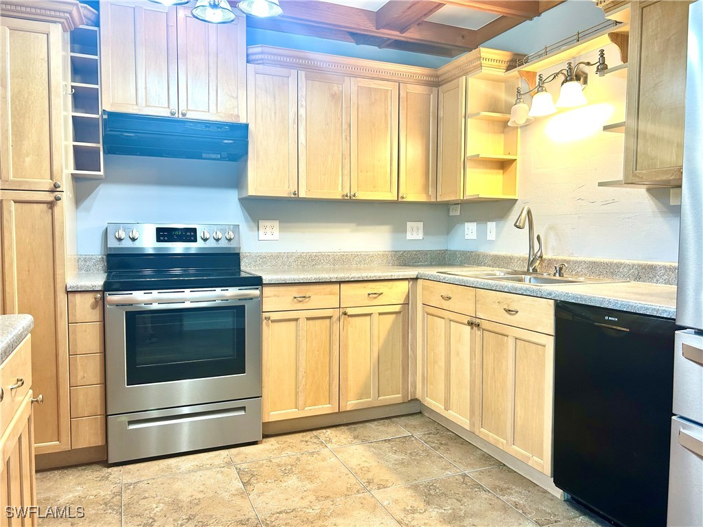 652 NE 15th Court