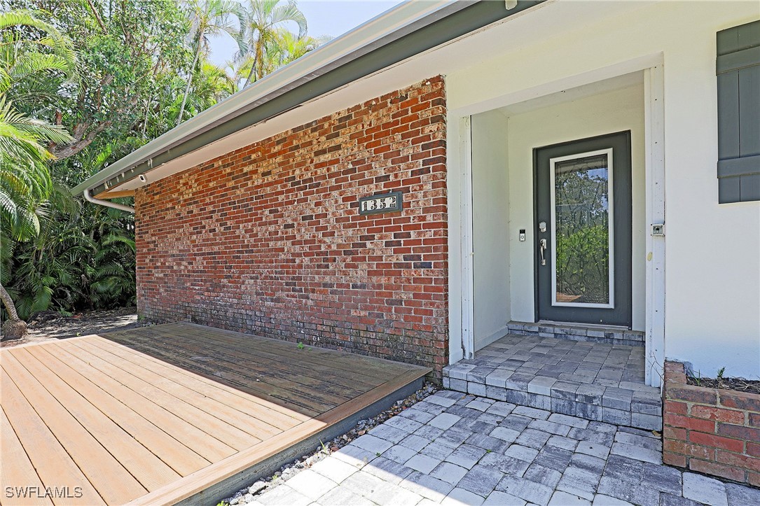 1352  Shadow Lane